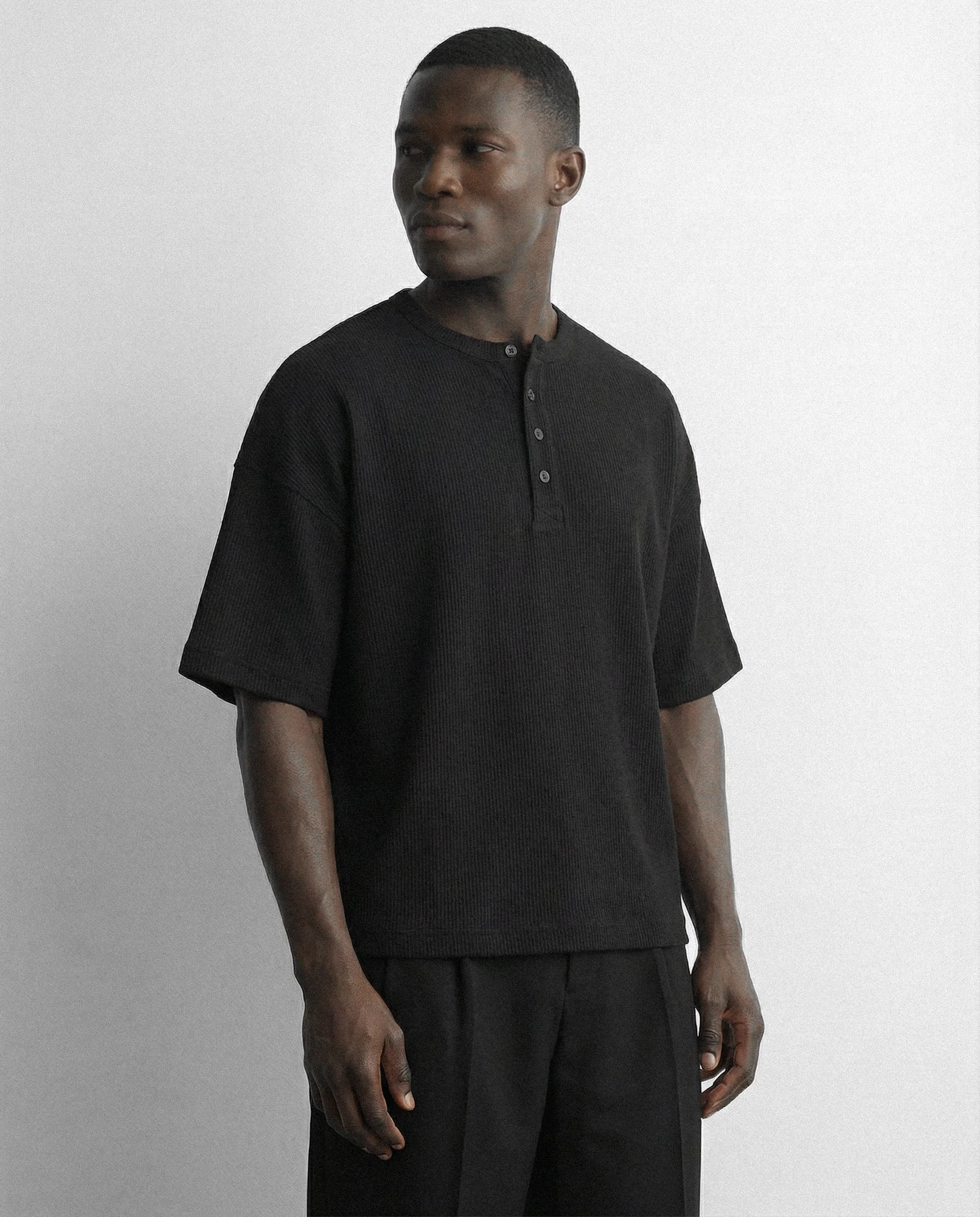 CAMISETA HENLEY BOXY FIT CONCRETE