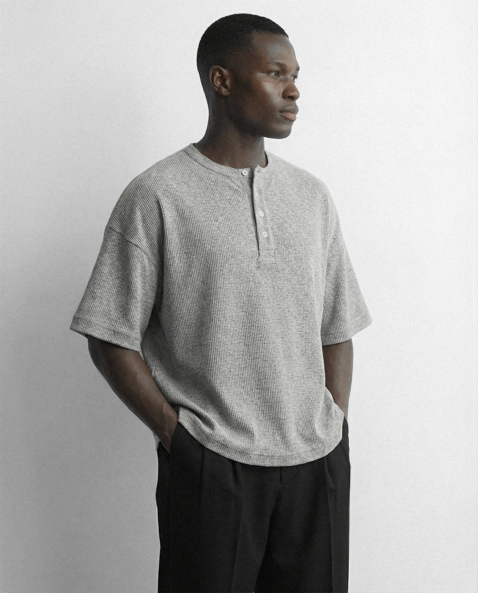 CAMISETA HENLEY BOXY FIT CONCRETE