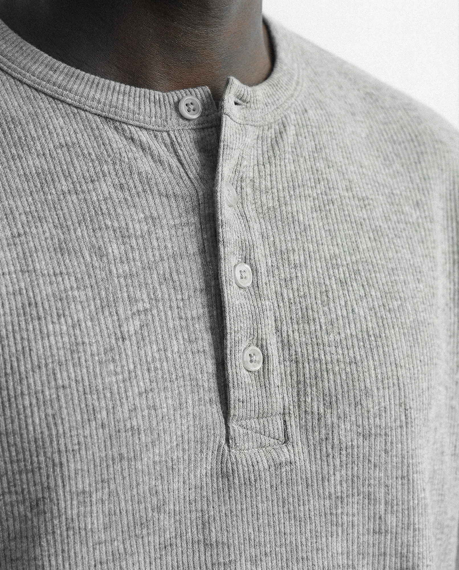 camiseta-henley-boxy-fit-bafiote-07