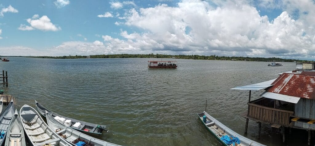 Guapi, Cauca, sobre el río