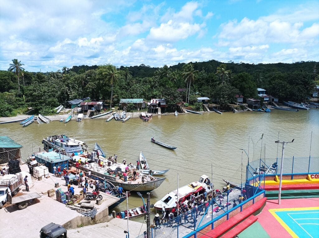 Mercado sobre el río Timbiquí, Cauca